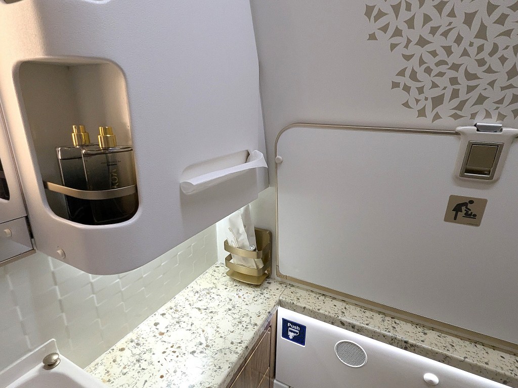 Amenities provided in business class bathroom/lavatory of Emirates Airlines