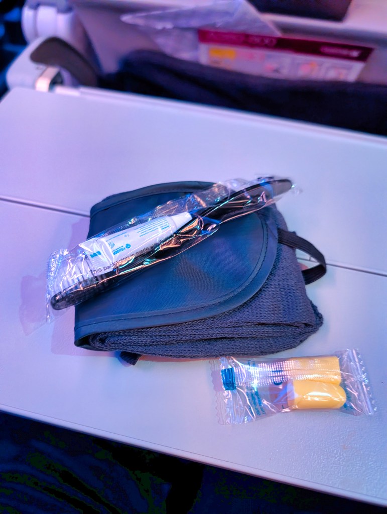 Contents of amenity kit provided on Qatar Airways economy class